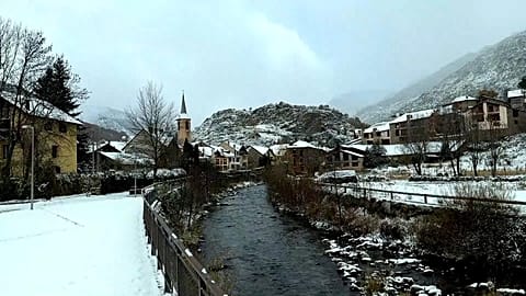 Una masa de aire ártico deja nevadas tempranas en el norte de España en el día más frío del otoño