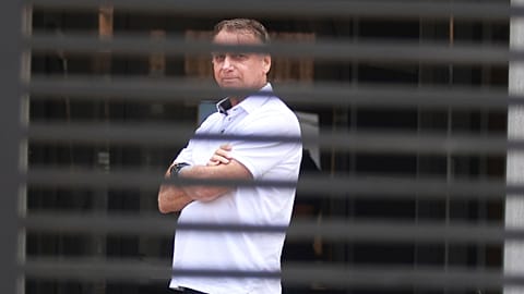 ARQUIVO (02/09/2025) - Brazil's former president, Jair Bolsonaro, at the entrance to his home.