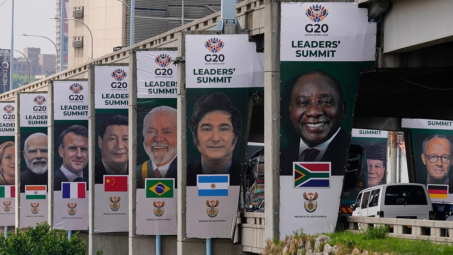G20 liderlerinin pankartları Johannesburg'da.