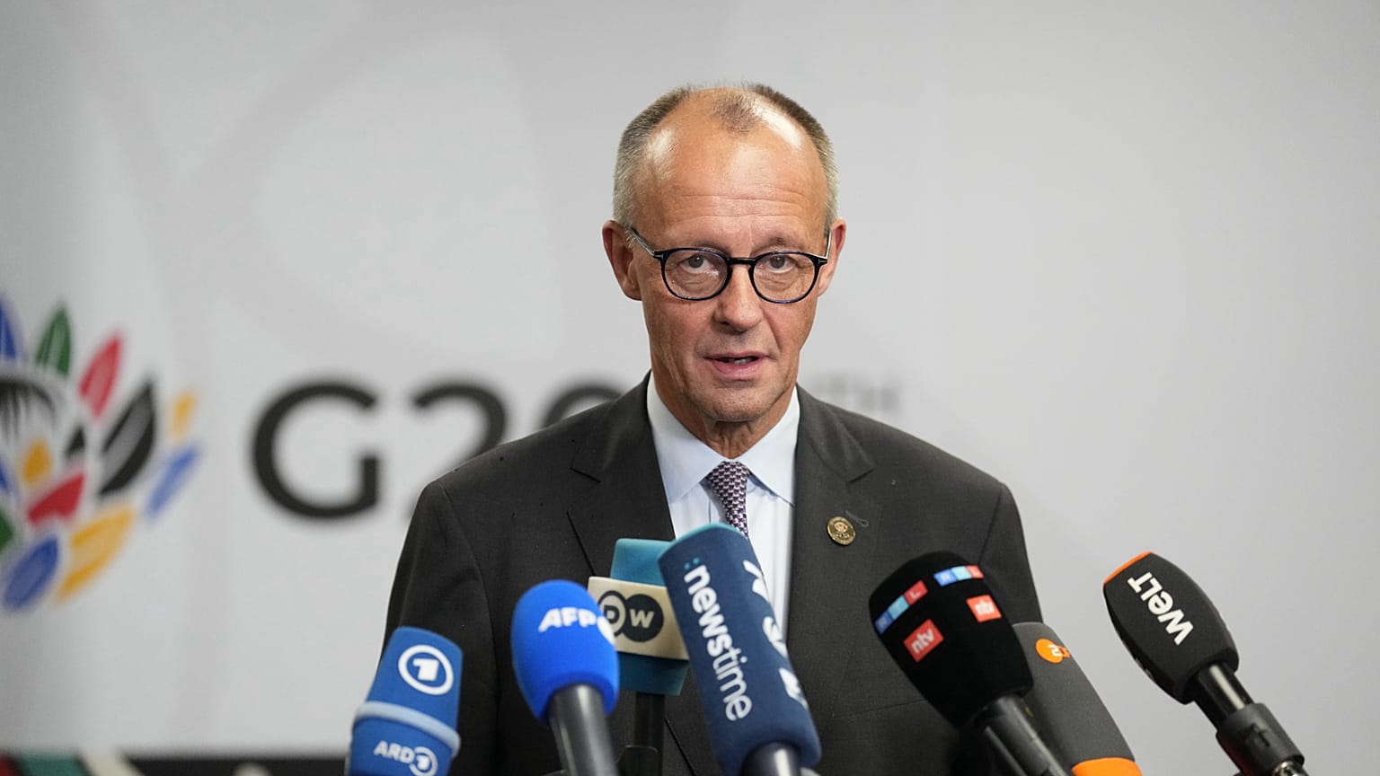 Der deutsche Bundeskanzler Friedrich Merz forderte die Teilnehmer auf dem G20-Gipfel auf, der Ukraine beizustehen: