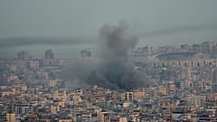 دخان يتصاعد جرّاء غارات إسرائيلية على الضاحية الجنوبية في بيروت، الأربعاء 16 أكتوبر 2024.
