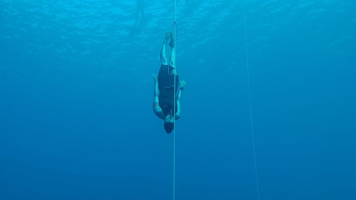 Ukrainian freediver Kateryna Sadurska breaks 86m no fins dive record in Dominica