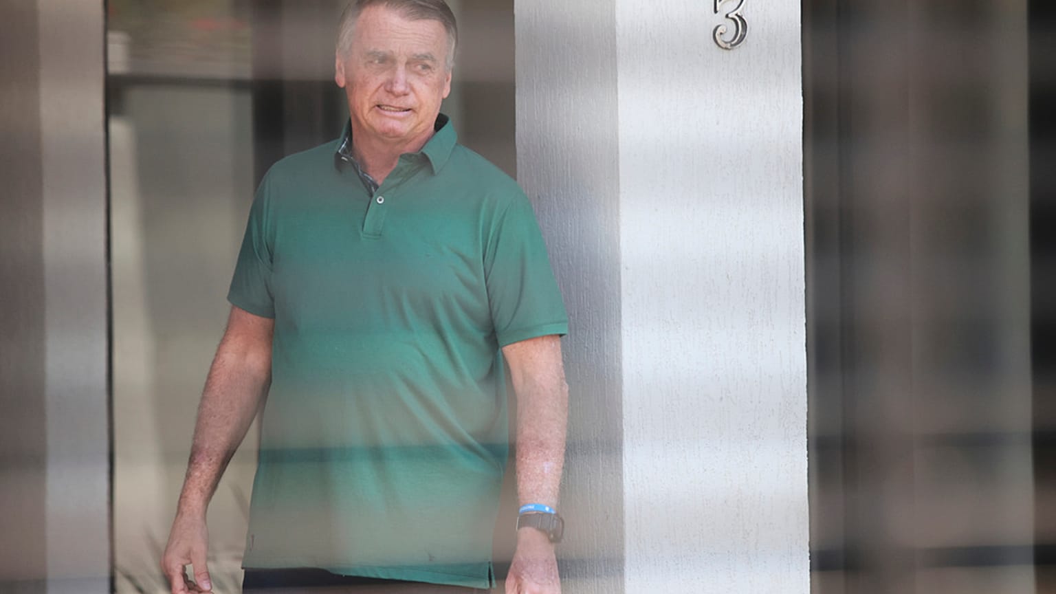 Juízes do STF confirmam decisão de Moraes e Bolsonaro continua preso