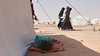  النازحون من, الفاشر وغيرها من المناطق المتضررة من النزاع يستقرون في مخيم العفاد المنشأ حديثا في الضبعة, في ولاية شمال السودان الخميس, نوفمبر. 13, 2025.