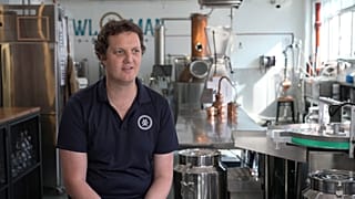Rencontre avec le pilote néo-zélandais qui a construit la première distillerie de gin de Macao