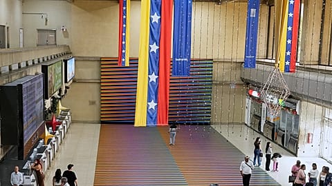 Travellers wait in the main hall of the Simón Bolívar de Maiquetía International Airport, in Maiquetía, Venezuela, on 23 November 2025,