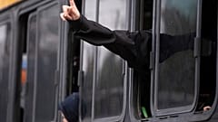 Ultra ortodoks Lev Tahor tarikatından insanlar bir otobüste, 23 Aralık 2024