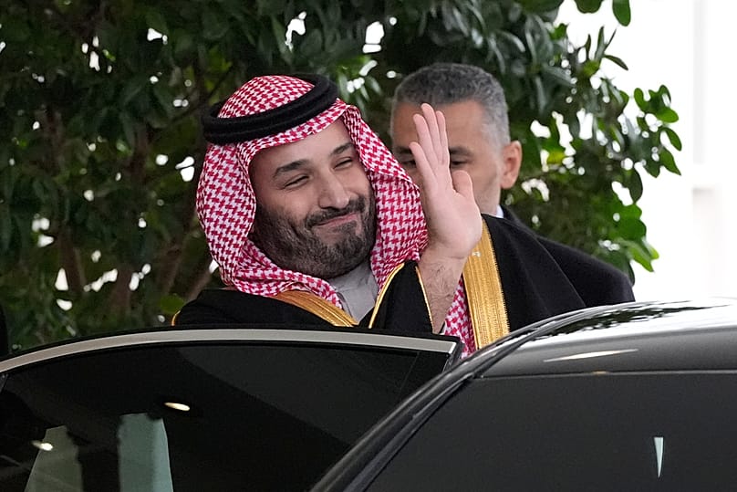 ولي عهد السعودية الأمير محمد بن سلمان يغادر البيت الأبيض بعد لقائه بالرئيس دونالد ترامب، يوم الثلاثاء، 18 نوفمبر 2025، في واشنطن