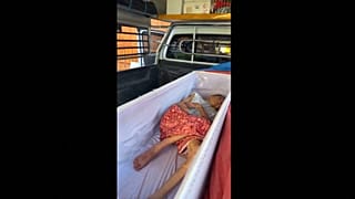 Tayland’da bir kadın, tabutunda hareket etmeye başlayınca tapınak görevlilerini şoke etti.