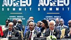 Le président de l'Union africaine João Lourenço et le président du Conseil européen António Costa, lors du sommet UE-Union africaine à Luanda (Angola), le 25 novembre 2025. 