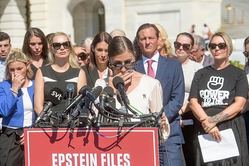 Az Epstein-áldozat Marina Lacerda a Capitolium előtt, 2025. szeptember 3-án