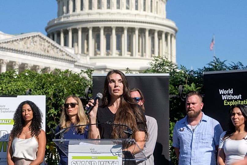 Teresa J. Helm a Túlélő Nővérek washingtoni megmozdulásán, 2025. szeptember 3-án