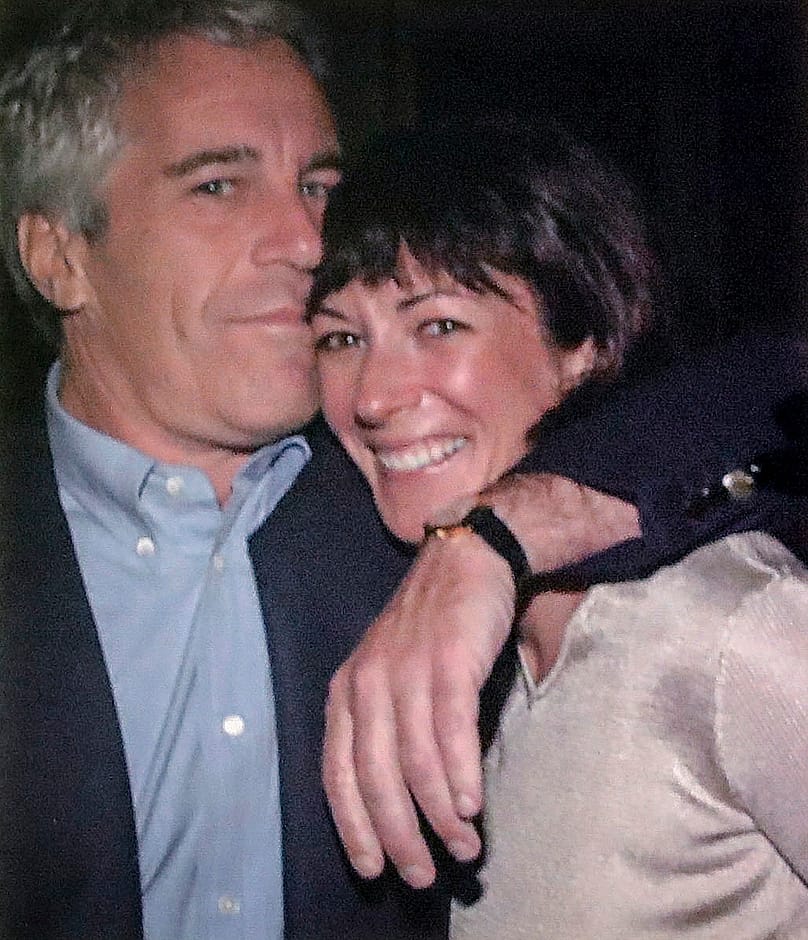 Jeffrey Epstein és Ghislaine Maxwell a New York-i ügyészség által közzétett, ismeretlen keltezésű fotón