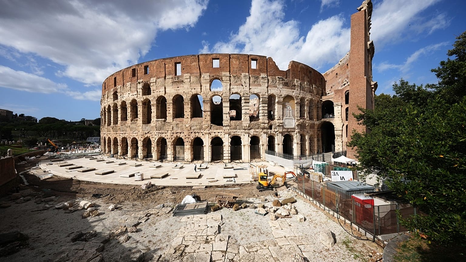 منظر للكولوسيوم الروماني القديم، في روما، الجمعة 24 أكتوبر/تشرين الأول 2025. 