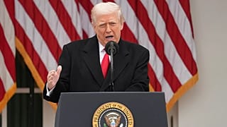 Trump parle d'"énormes progrès" et envoie son émissaire à Moscou.