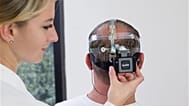 جهاز Stat X24 من شركة Advanced Brain Monitoring لتقييم تخطيط كهربية الدماغ أثناء اليقظة. 