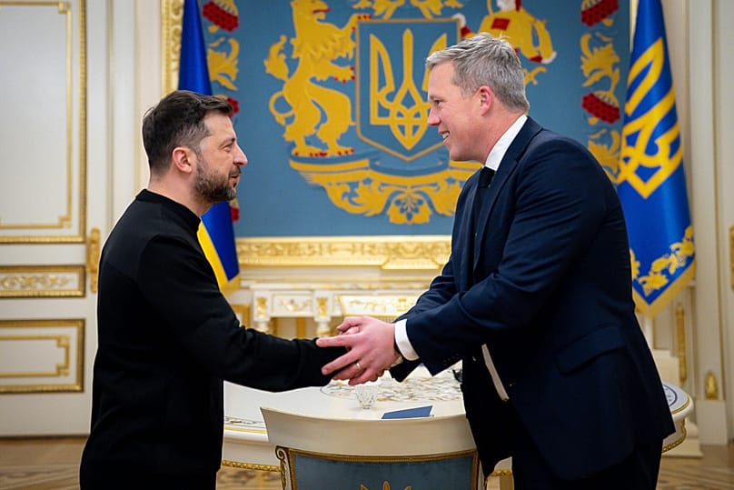 Ukrainian President Volodymyr Zelenskyy, left, shakes hands with US Secretary of the Army Dan Driscoll in Kyiv, Ukraine, Thursday, Nov. 20, 2025
