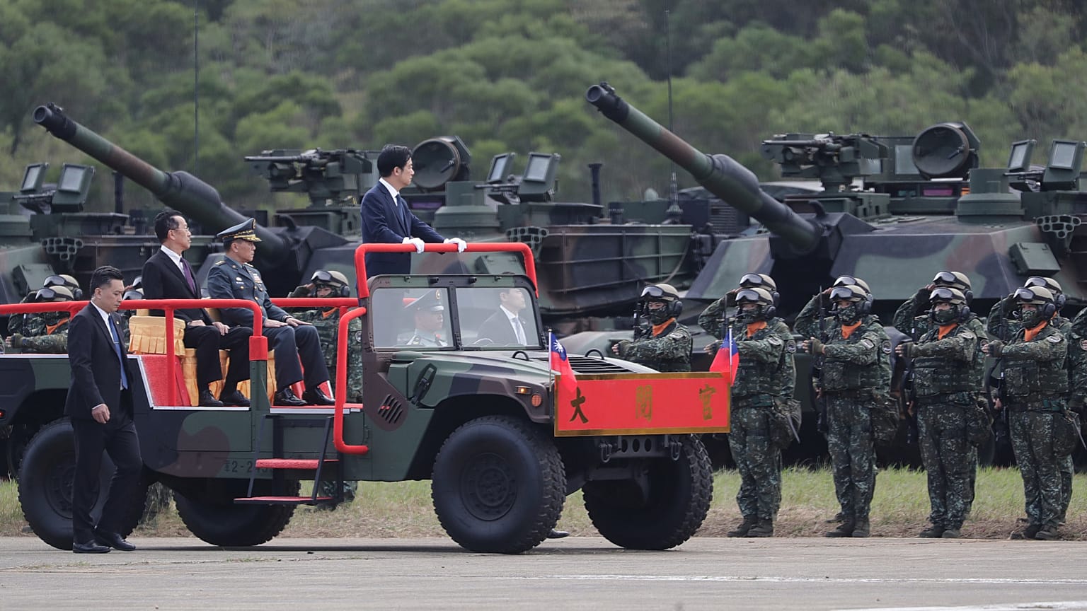 رئیس جمهوری تایوان در رزمایش نظامی