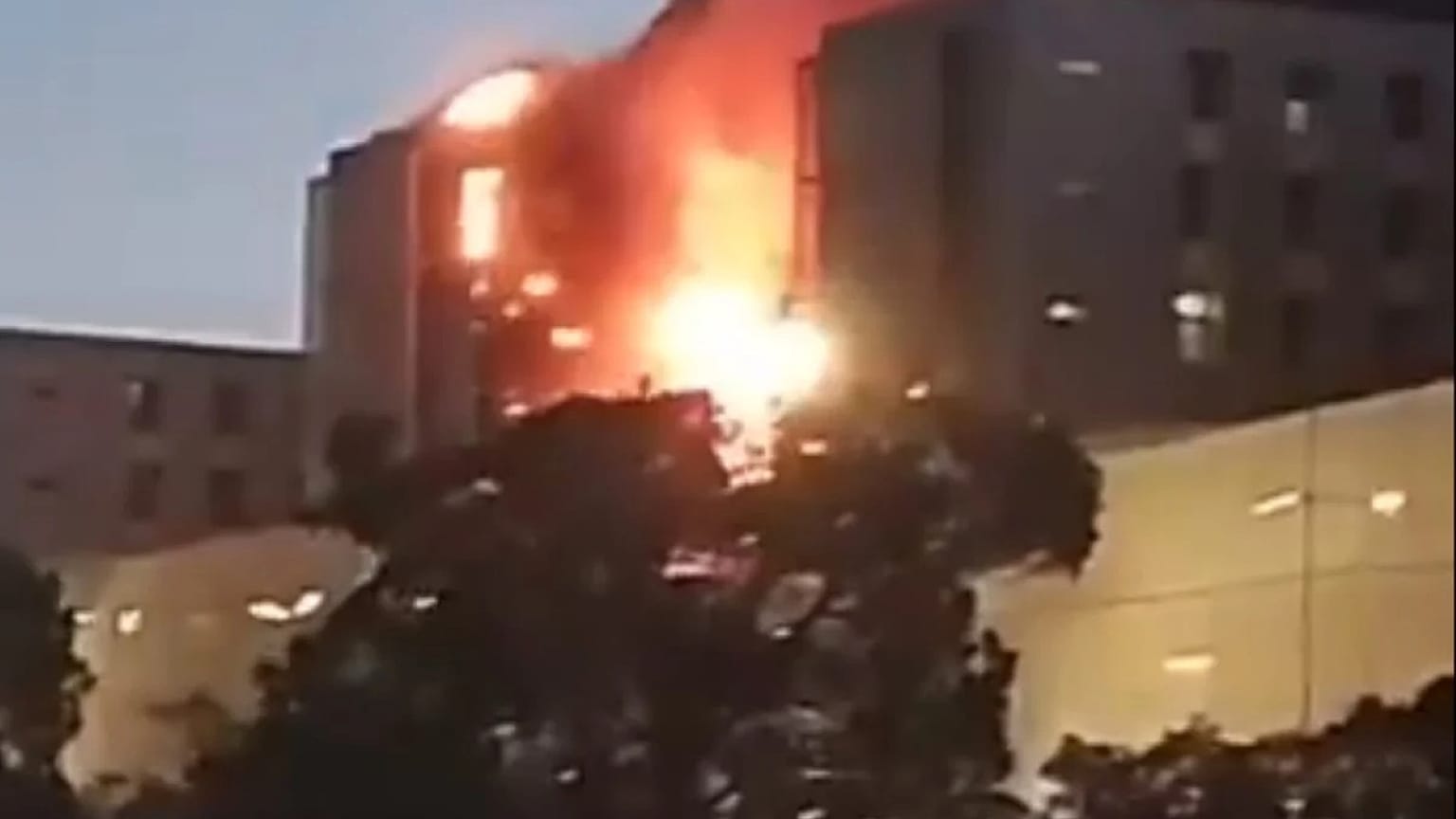 Imagen del fuego en el hospital murciano.