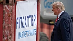 Donald Trump al Fincantieri Marinette Marine nel Wisconsin nel 2020.
