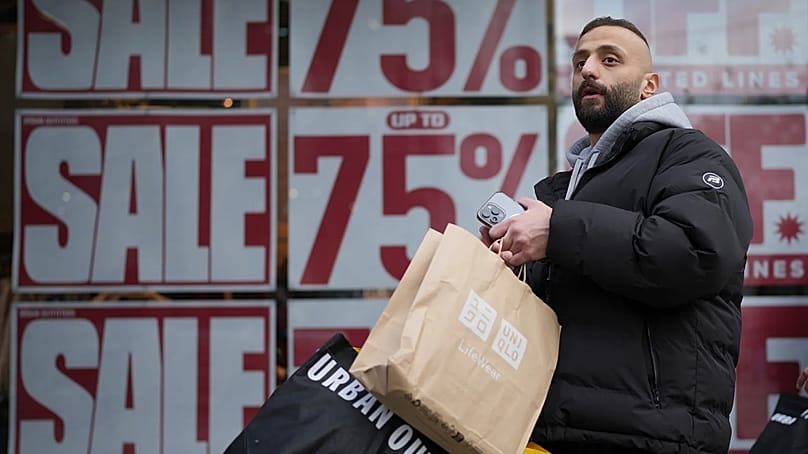 Für die Weihnachtseinkäufe setzen viele auf den Black Friday. Anbieter locken mit großen Rabatten und knapp befristeten Tiefstpreisen.