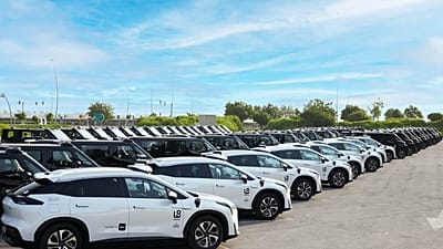 Abu Dabi estrena robotaxis sin conductor, fruto de la alianza entre Uber y WeRide