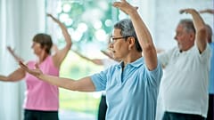 Eine neue Studie zeigt: Tai Chi ist bei chronischen Schlafproblemen so wirksam wie Gesprächstherapie.