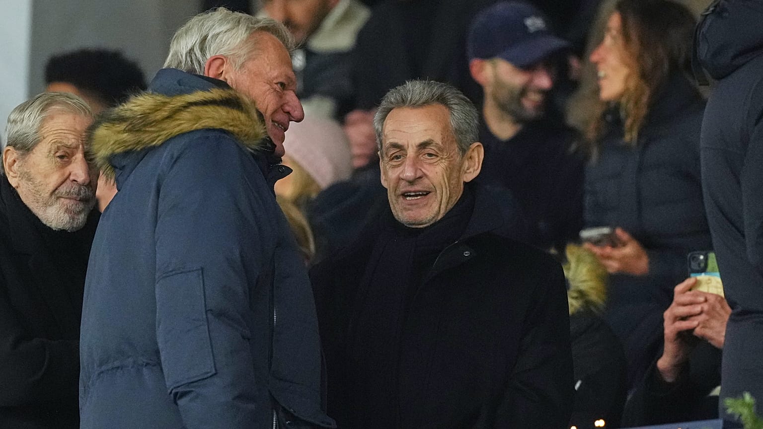 Nicolas Sarkozy przybywa na mecz piłki nożnej francuskiej Ligue 1, Francja, sobota, 22 listopada 2025 r.