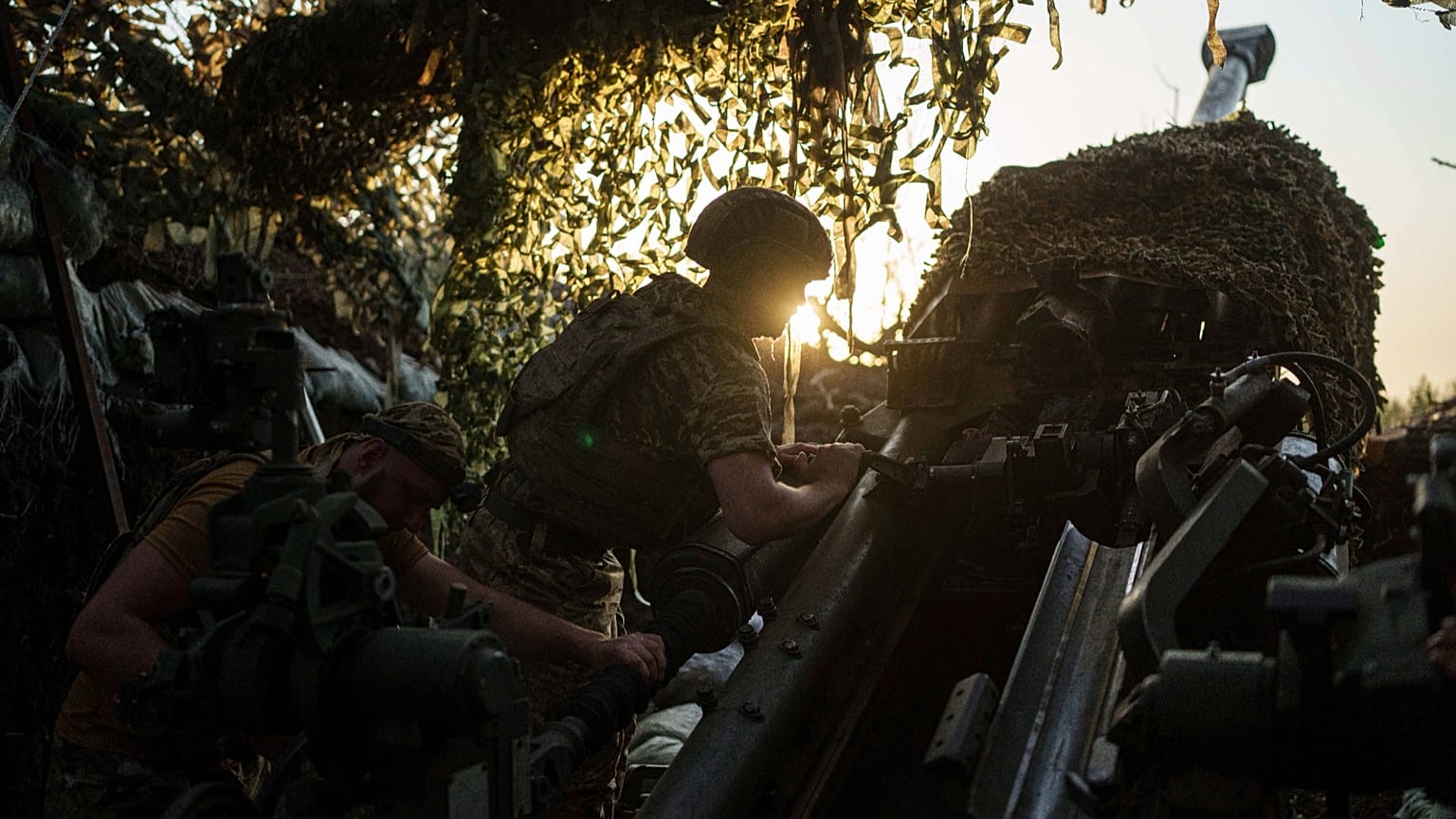 سرباز ارتش اوکراین در میدان جنگ