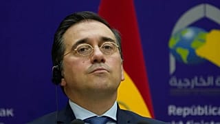 El ministro de Asuntos Exteriores de la UE, José Manuel Albares, se dirige a los medios durante una visita en enero de 2024 a Bagdad, Irak