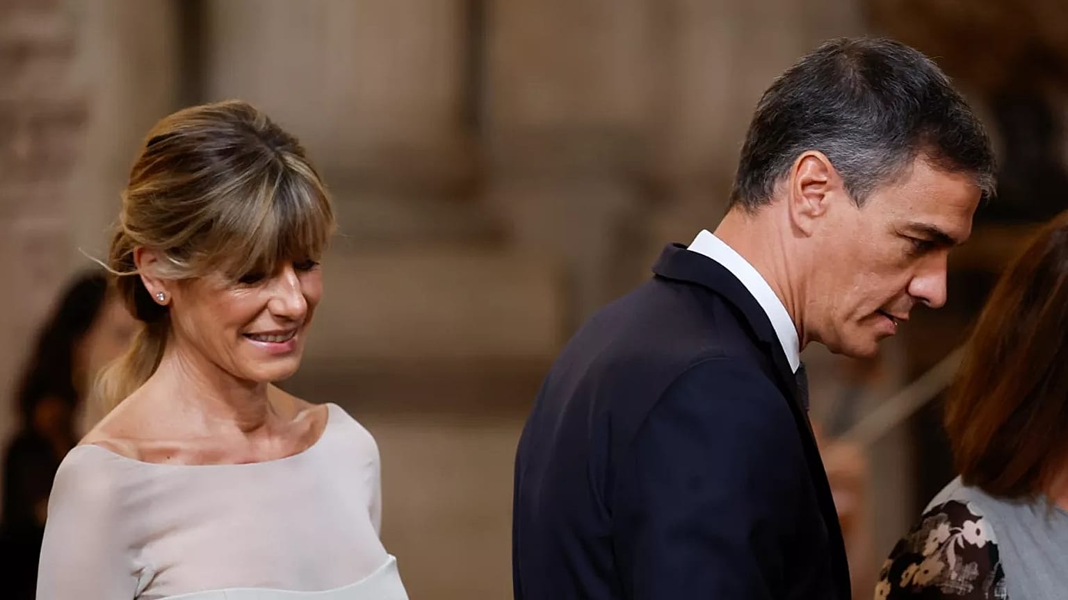 El presidente del Gobierno español, Pedro Sánchez, y su esposa, Begoña Gómez, durante el  aniversario de la proclamación del rey Felipe VI, el 19 de junio de 2024