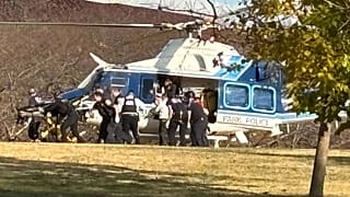 Un helicóptero se ve en el National Mall evacuando a una víctima de un tiroteo de la Guardia Nacional, el 26 de noviembre de 2025 en Washington.