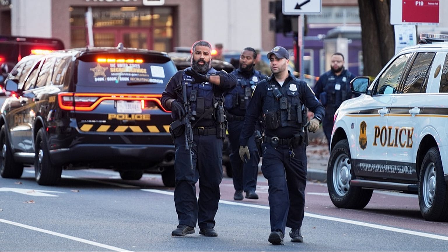 در پی تیراندازی در نزدیکی کاخ سفید دو عضو گارد ملی کشته شدند