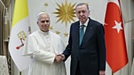 Il presidente turco Recep Tayyip Erdogan ha ricevuto Papa Leone XIV giovedì ad Ankara: è il primo viaggio apostolico del Pontefice dalla sua elezione (27 novembre 2025)