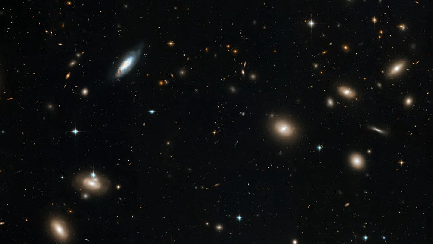 Matéria Escura Com Ondas Gravitacionais No Espaço, Preto E Branco  Ilustração Stock - Ilustração de astronomia, cosmos: 124852771, image size:1440x810