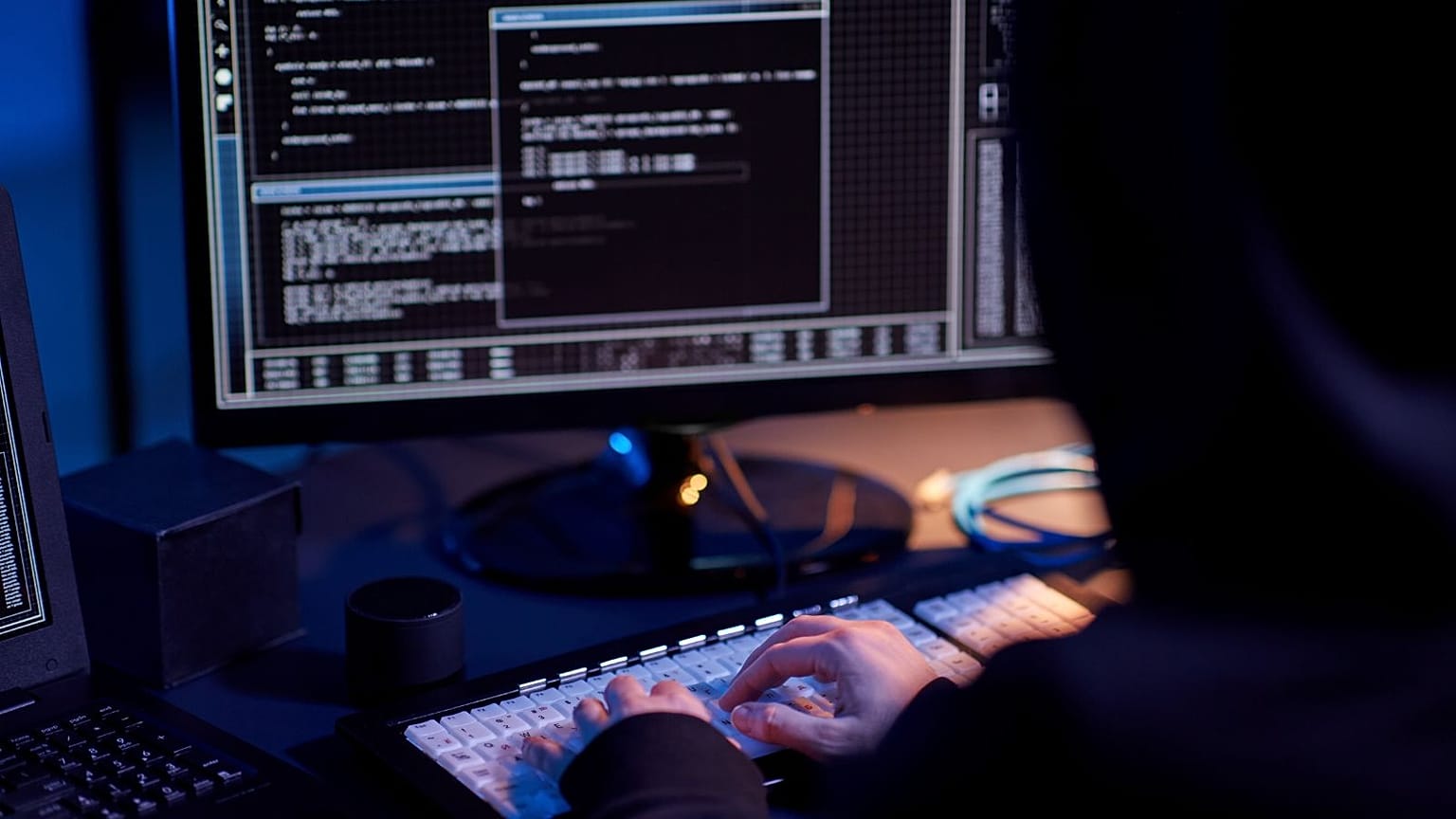 حمله سایبری