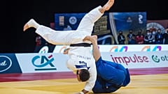 Jusqu'à la décision prise par la FIJ en novembre, les judokas russes ne pouvaient concourir que sous un drapeau neutre.