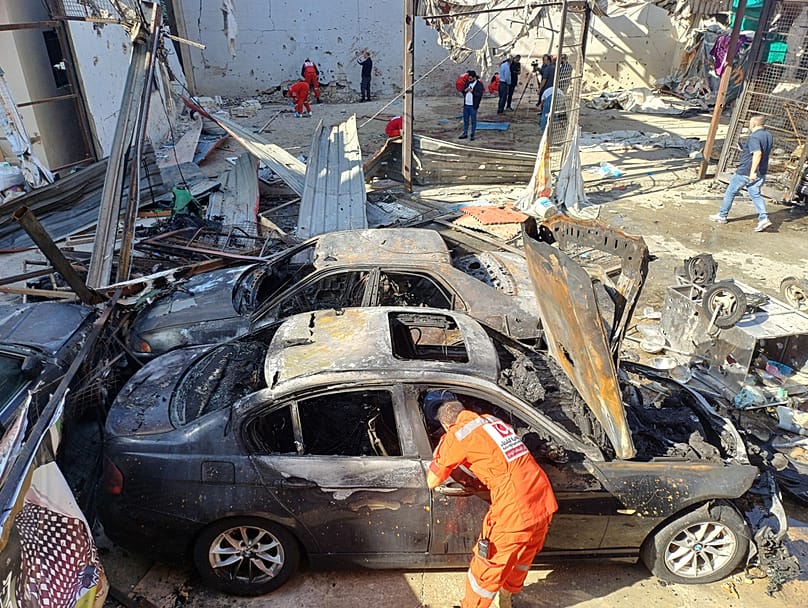 ن موقع الغارة الإسرائيلية التي استهدفت مخيم عين الحلوة للاجئين الفلسطينيين في مدينة صيدا جنوب لبنان، في 20 نوفمبر 2025.