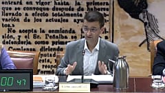 RTVE Başkanı José Pablo López, 27 Kasım 2025 tarihinde RTVE ile ilgili parlamento komisyonunda yaptığı konuşma sırasında.
