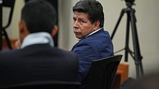 Pedro Castillo asiste a su audiencia de sentencia en una base policial en las afueras de Lima, Perú, el 27 de noviembre.