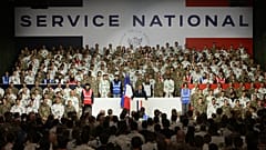 Le président français Emmanuel Macron a dévoilé un nouveau service militaire national lors d'un discours devant l'armée à la base militaire de Varces, le 27 novembre 2025.