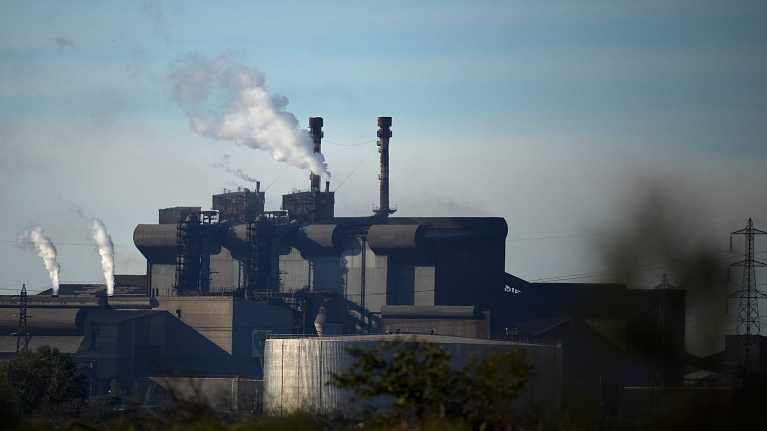 L'aciérie ArcelorMittal située à Fos-sur-Mer, dans le sud de la France, lundi 7 novembre 2022.