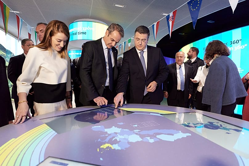 Ρομπέρτα Μέτσολα, Κυριάκος Μητσοτάκης και Απόστολος Τζιτζικώστας