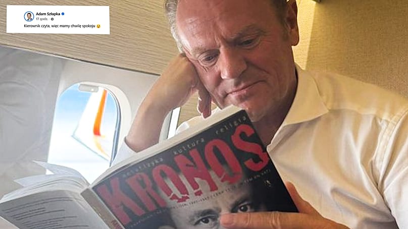 Donald Tusk czyta magazyn filozoficzny "Kronos"