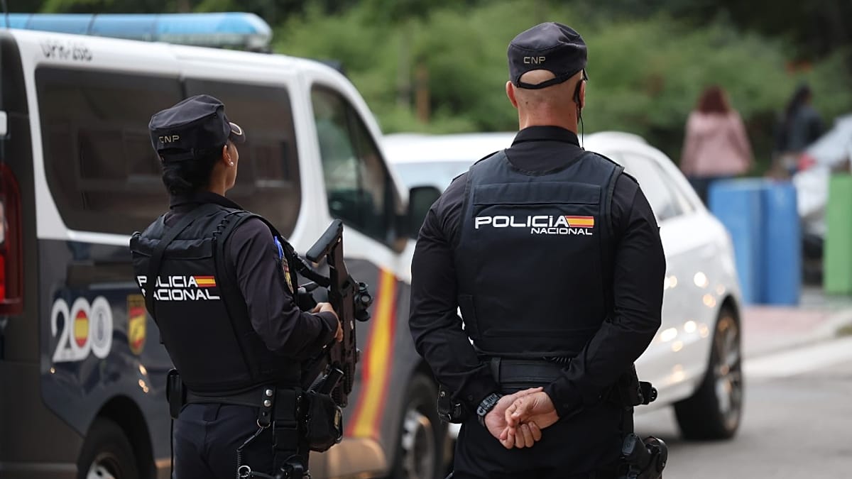 الشرطة الإسبانية تعتقل اثنين من الهاربين من عصابة كامورا الإجرامية المطلوبين من قبل إيطاليا