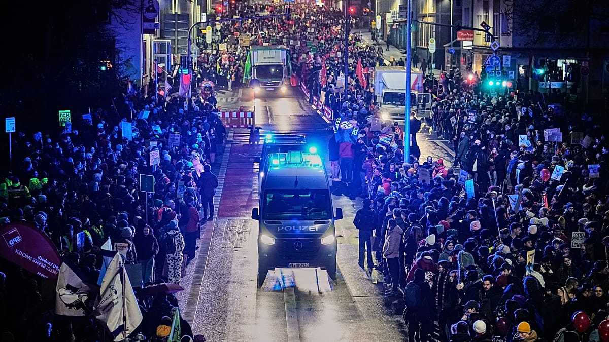 Mass protests in the central German town of Giessen against new AfD youth group