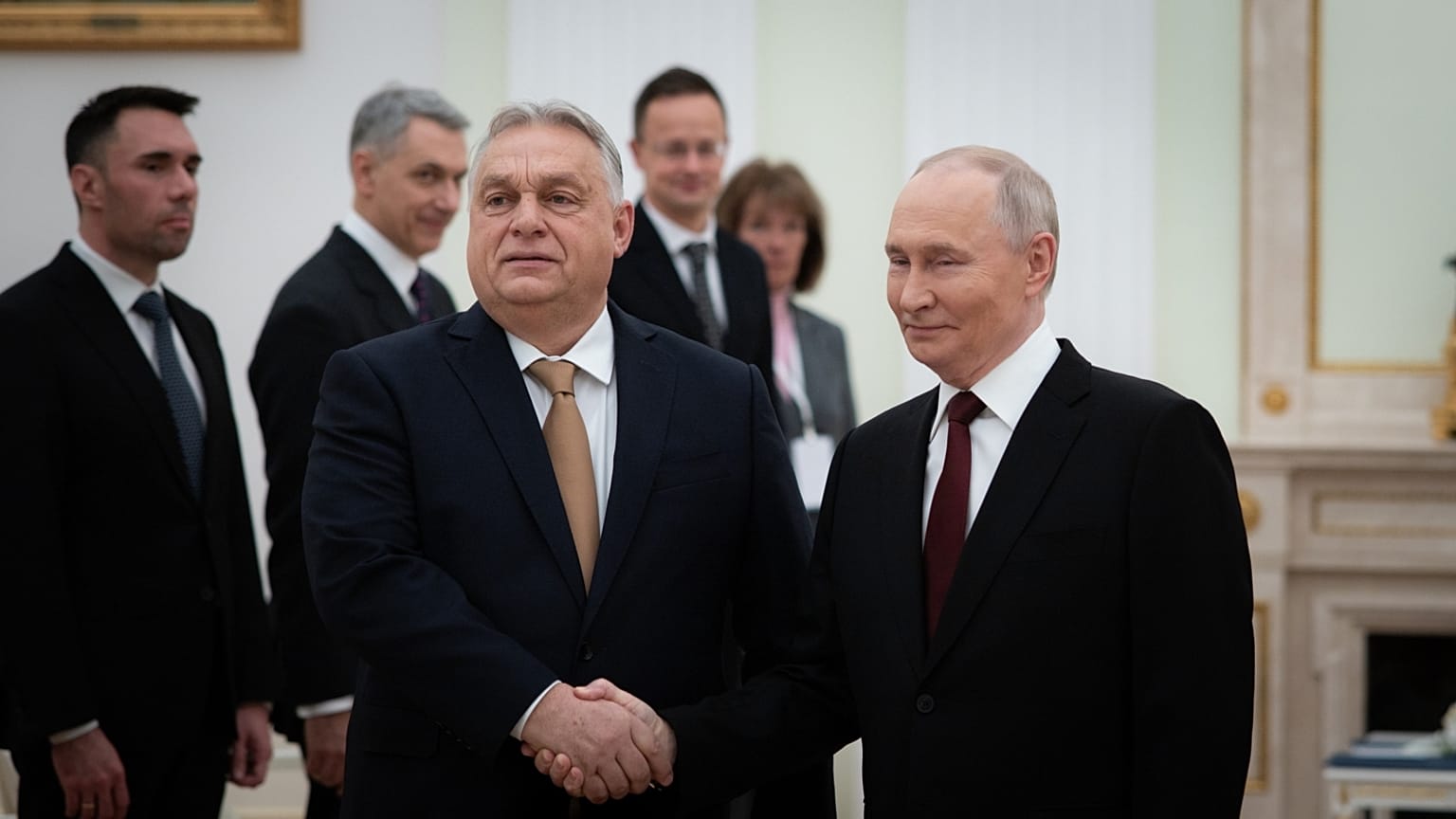 A magyar kormányfő pénteken tárgyalt az orosz elnökkel a Kremlben