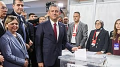 Özgür Özel, 39'uncu Olağan Kurultay'da oy kullanıyor.