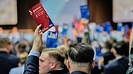 Cerca de 840 participantes assistiram à abertura do congresso do AfD em Giessen, no sábado