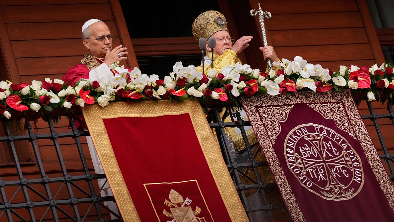 البابا لاو الرابع عشر والبطريرك المسكوني برثلماوس في البركة المشتركة